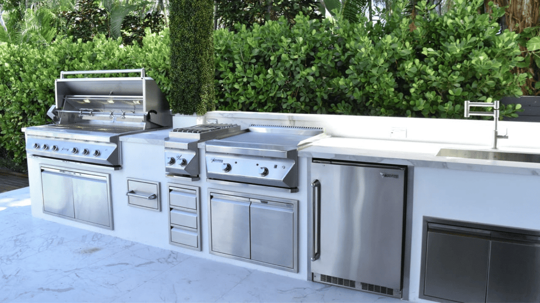 How to Enjoy Your Outdoor Kitchen Year Round